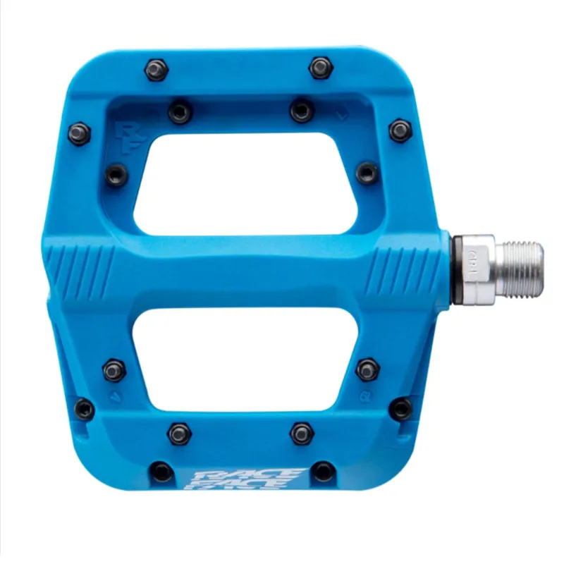 Race Face Chester Pedal Blue - Flat MTB pedals with replaceable pins